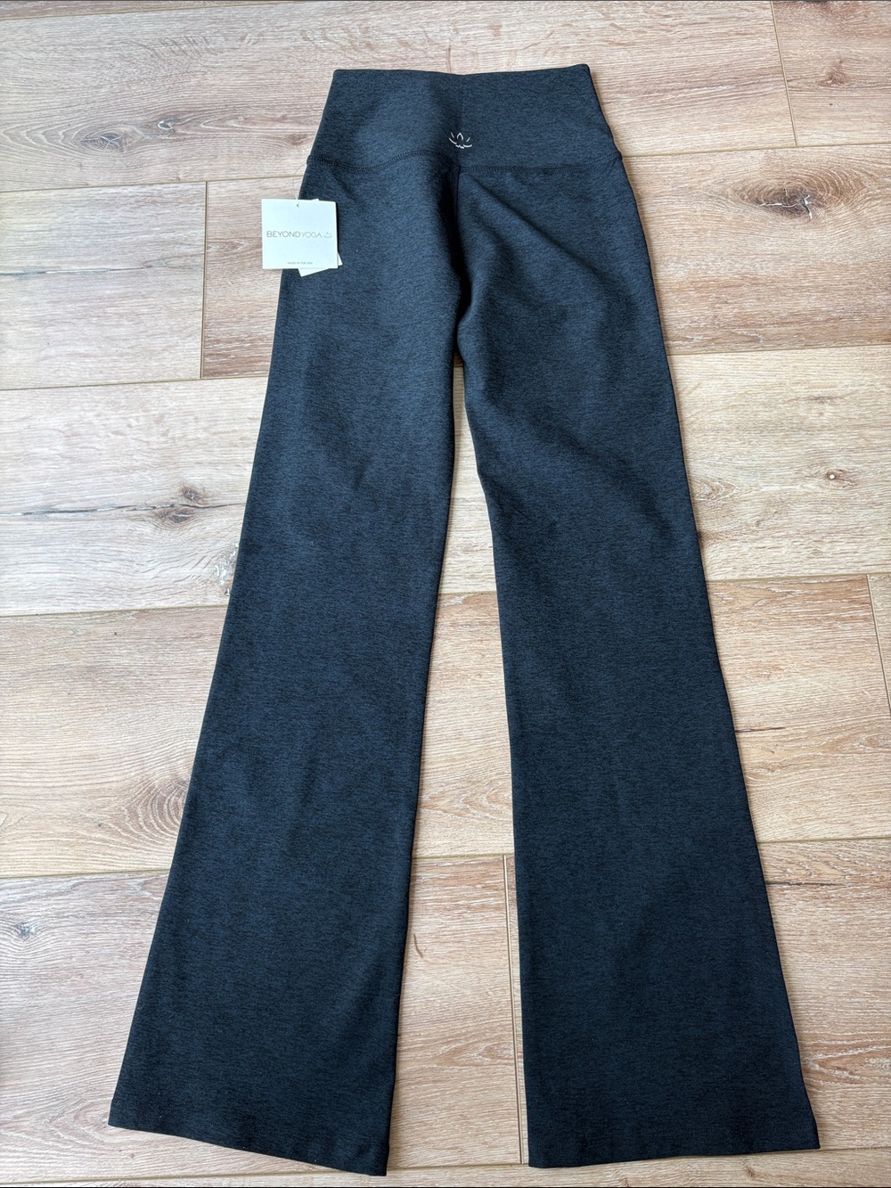 Beyond Yoga Dark Charcoal Stretch Flare Leggings - Picture 2 of 4